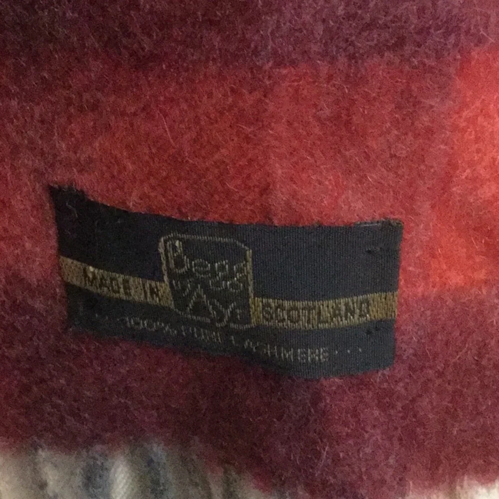 NWOT Scottish Cashmere Scarf Unisex Shades of Red